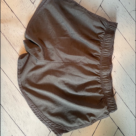 Nike Women's Tempo Running Shorts - Picture 3 of 4